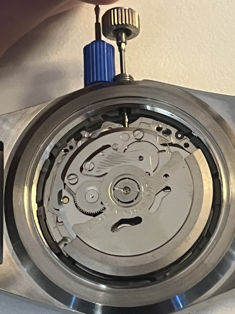 Quel tournevis utiliser pour dévisser une masse oscillante d’un mouvement NH ?